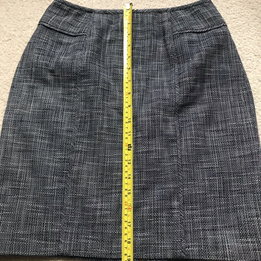 Like New! Banana Republic Navy White Tweed Pencil Skirt – Size 2